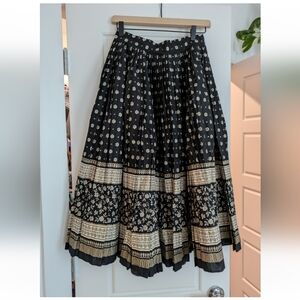 Vintage Deadstock Mid Century Black and Gold Pleated Skirt